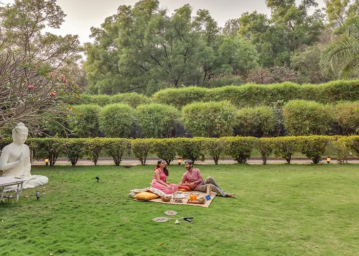Saffronstays Shambhala Lakeside - 3Bhk Villa With Infinity Pool, Lakeview Deck & Alfresco Dining Malavli